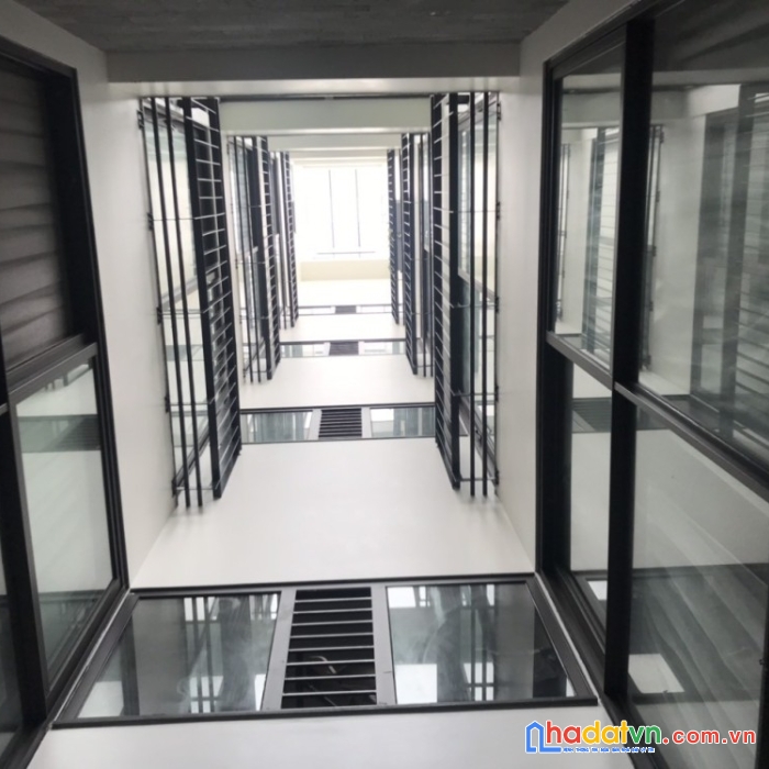 Mặt phố to - vỉa hè rộng - 2 thang máy -  showroom - kinh doanh sầm uất - móng 12 tầng.