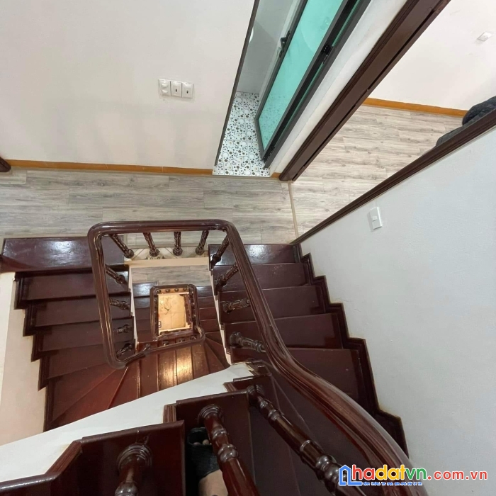 Trung tâm cầy giấy – phố ăn chơi – nhà đẹp – ngõ trải nhựa - 2 thoáng rước sau.