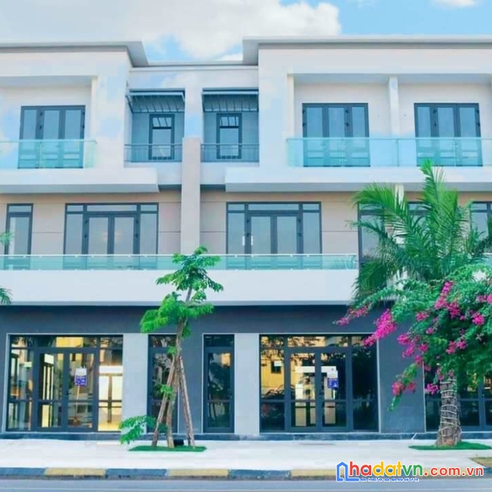 Bán gấp căn shophouse 120m2 đường 56m giá rẻ nhất dự án centa city