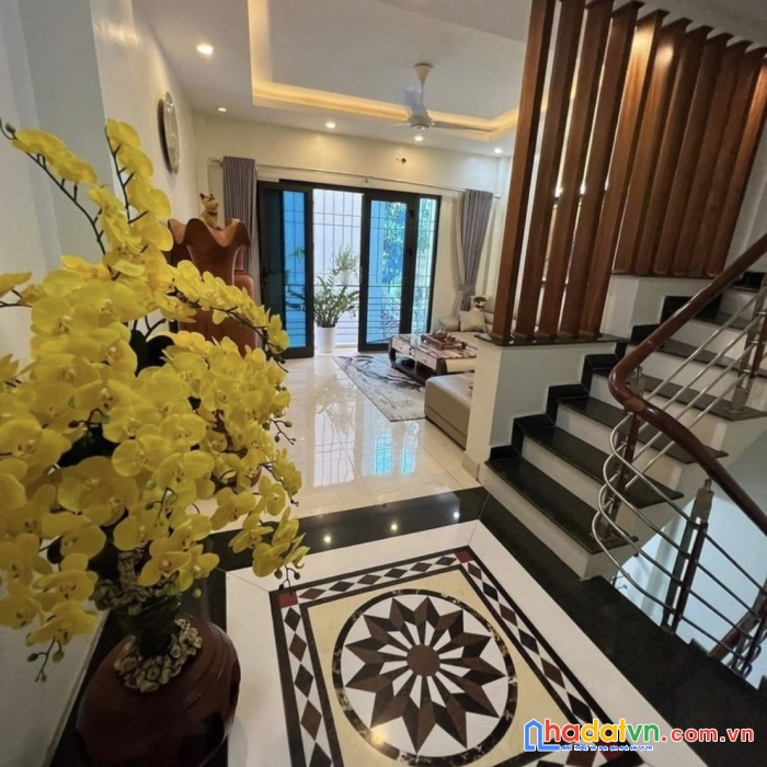 Bán nhà kim mã 45m- chỉ nhỉnh 3 tỷ- nhà mới ở ngay