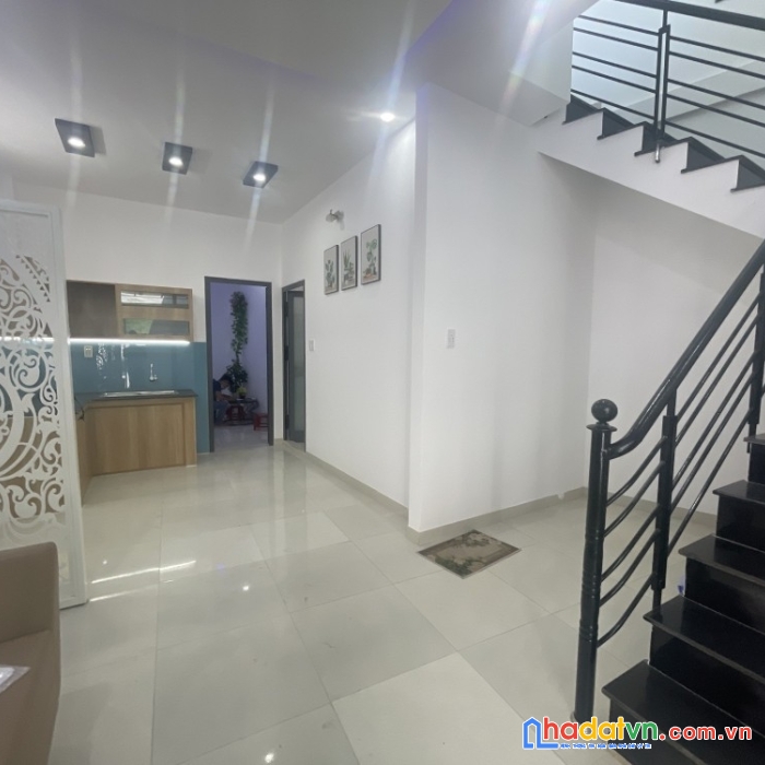 Nhà hoàng hoa thám 80m2, ra phố lê duẩn vài bước chân