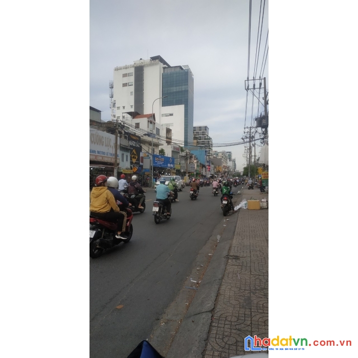 Cho thuê nhà mặt tiền cmt8, 7x31m trệt lầu giá 150tr/ tháng