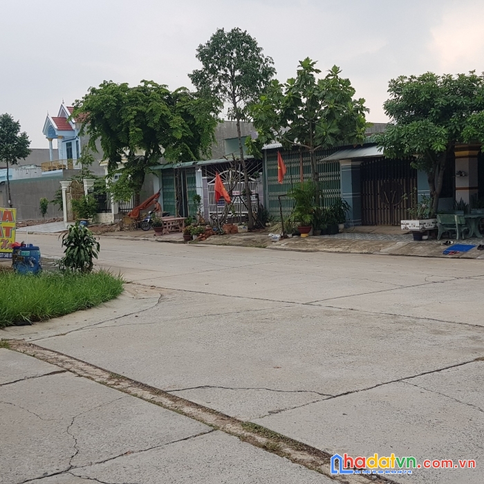 Bán lại lô góc 2 mặt tiền đối diện chợ trong khu đô thị giá 1.55 tỷ