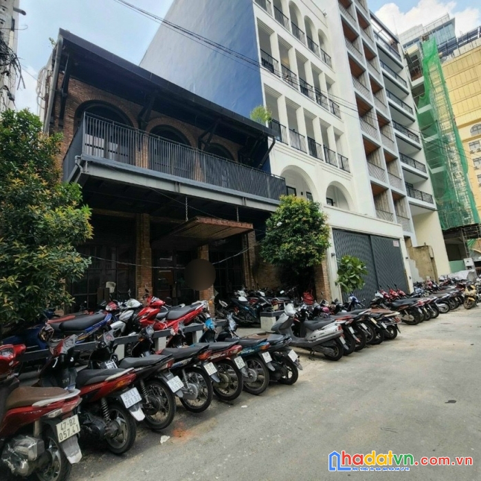 Cho thuê nhà mt bến nghé q1, 8.6x20m giá 230tr