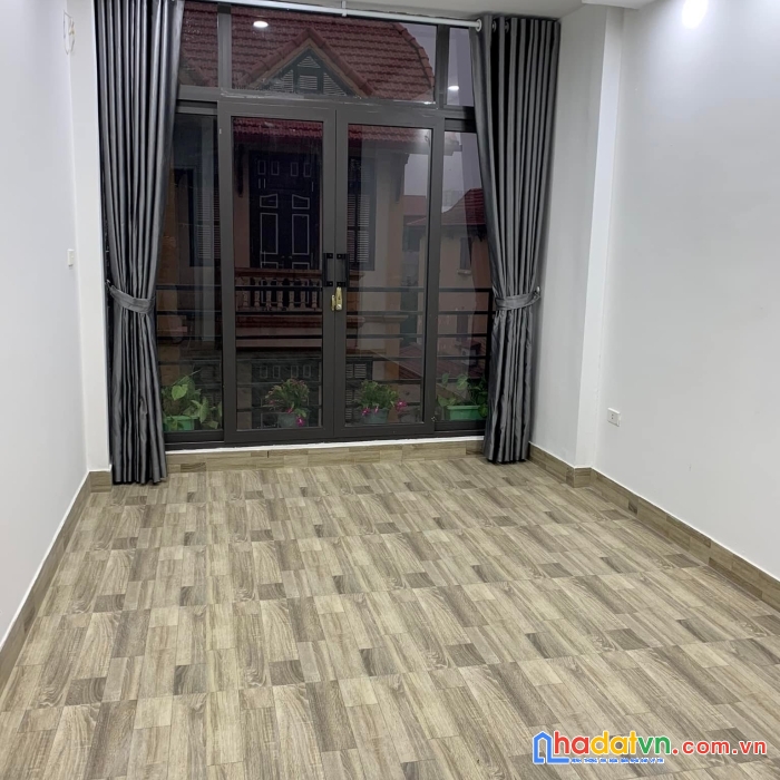 Bán nhà đường cổ linh, long biên, 50m, 7 tầng, giá 4.7 tỷ, nội thất đầy đủ, ô tô 0389160730