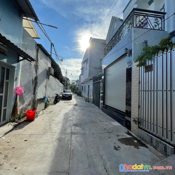 Xe hơi tận nhà,nhà mới, nội thất cao cấp, sát quận 7, htp