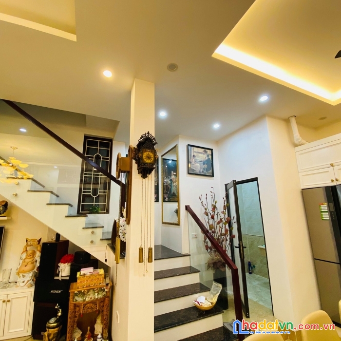 Bán nhà ngõ 135 nguyễn văn cừ ngõ ôtô 83m2 nhỉnh 8tỷ đẹp, ở ngay