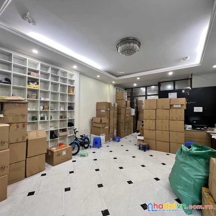 Nhà phân lô kinh doanh chợ bông đỏ chỉ 6 tỷ, 40m2, 5 tầng.lh công 0931706698