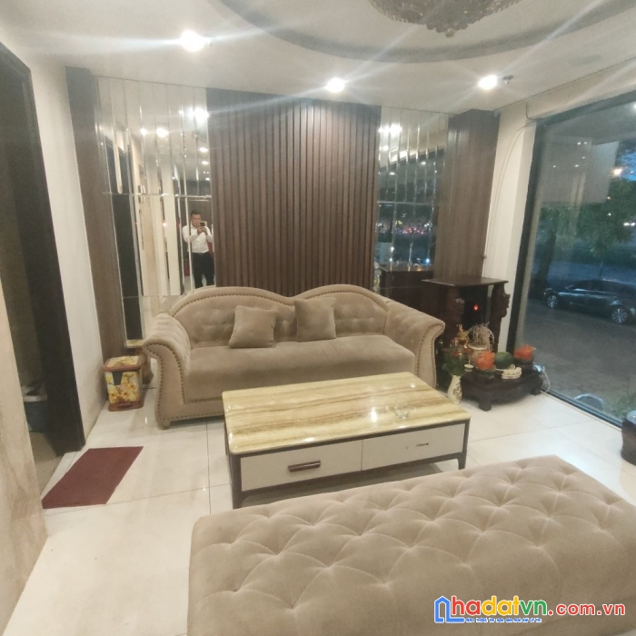 Mặt phố cầu giấy - khách sạn 3 sao - vỉa hè 2m - doanh thu 1.2 tỷ /năm - 9 tầng thang máy.