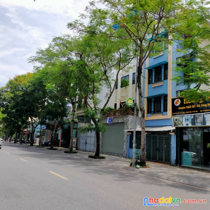 Đất phân lô, mặt phố việt hưng, hiếm nhà bán, vỉa hè, kinh doanh đỉnh.