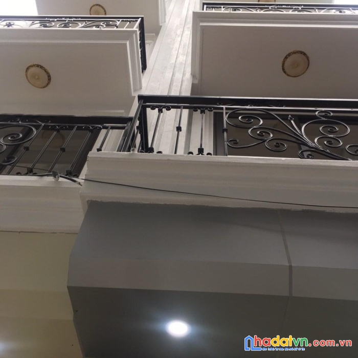 Nhà thượng thanh long biên 38mx5t nhỉnh 3tỷ lô góc