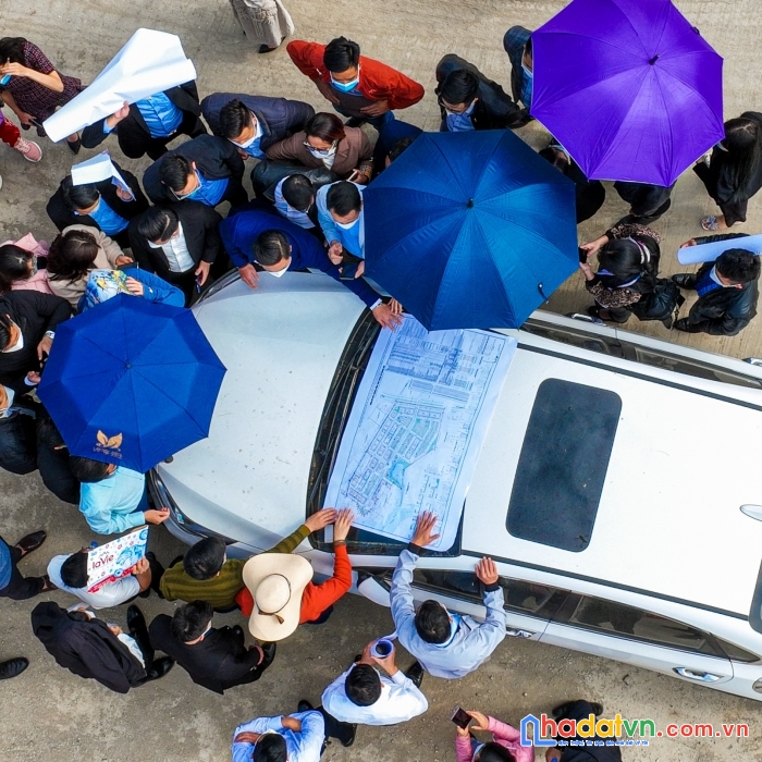 Cực sốc! đất thành phố rẻ hơn đất quê