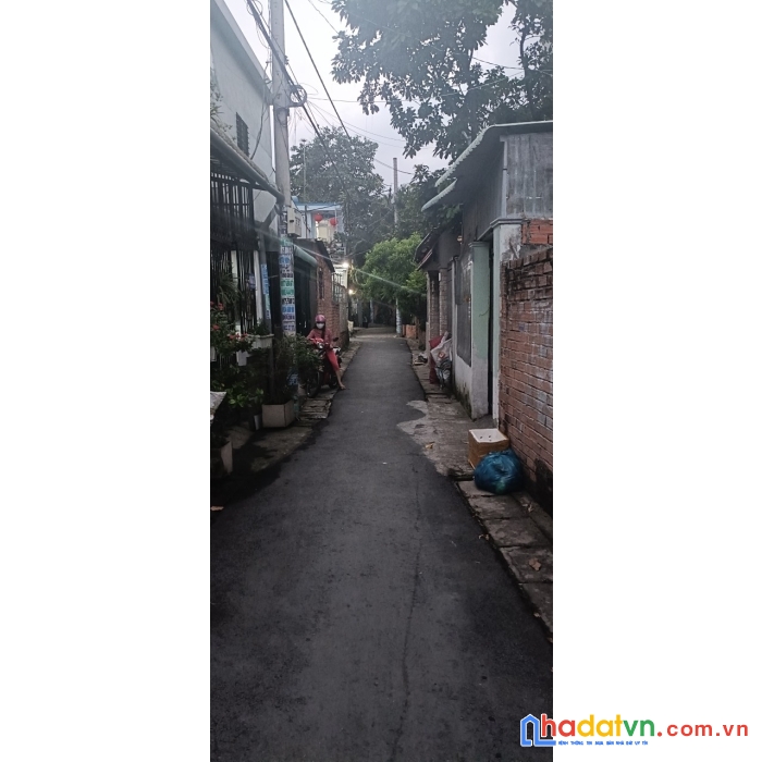 Bán nhà sổ hồng chung khu dân cư hiện hữu có giấy phép xây dựng cách tân xuân 1 130m