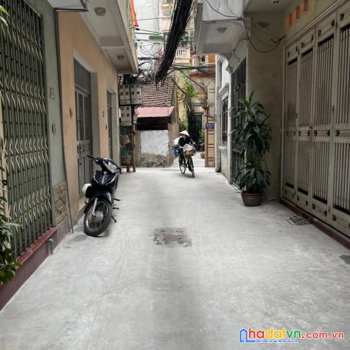 Bán nhà đường láng, 5,3 tỷ, lô góc, ba gác đua, nhà đẹp ở luôn