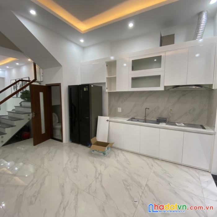 Bán nhà ngõ phố tân mai hoàng mai hn cách phố 10m dt 58mx5t thang máy ô tô vào giá 11,5 tỷ