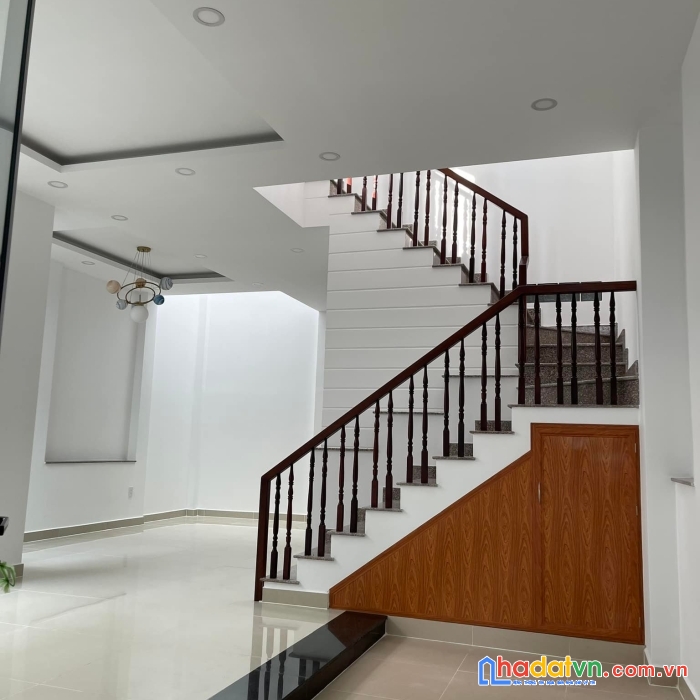 Đi nước ngoài bán gấp nhà 77m2 tân bình giá 5 tỷ 4 hẻm xe tải đỗ cửa mới đẹp