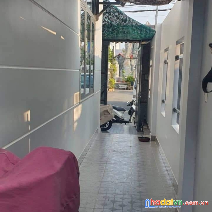 Nhà lô góc đẹp mtkd,ngang khủng 6.4m,trung tâm phườngtam bình,tp thủ đức,110m2,8.9 tỷ.