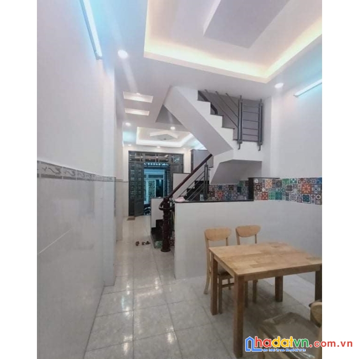 Bán nhà trần thánh tông diện tích 35m2  giá 3,5 tỷ 3 phòng ngủ lầu đúc 0961.006.186