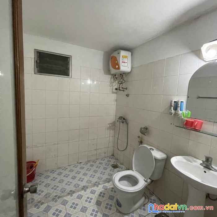 Bán nhà gấp lạc long quân, cầu giấy 60m2, mặt tiền 10m, giá 11,1 tỷ. 

.