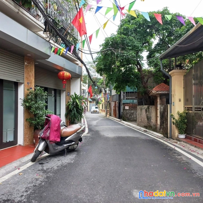 Nhà bồ đề- gần phố - ngõ ô tô- kinh doanh- 42m2- 5t- 5.7 tỷ