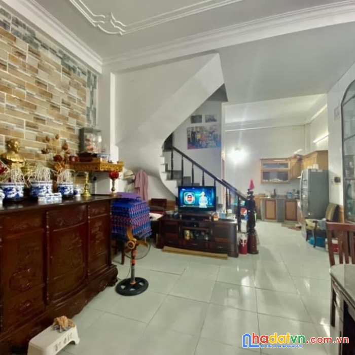 Cầm sẵn tiền cọc qua xem ngay nhà đống đa 219m, 6.8 tỷ không nhanh là mất