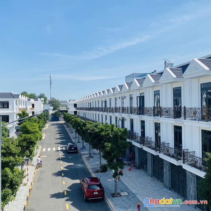 Mua nhà phố xây sẵn tặng vàng + iphone 13 promax, tiện kinh doanh