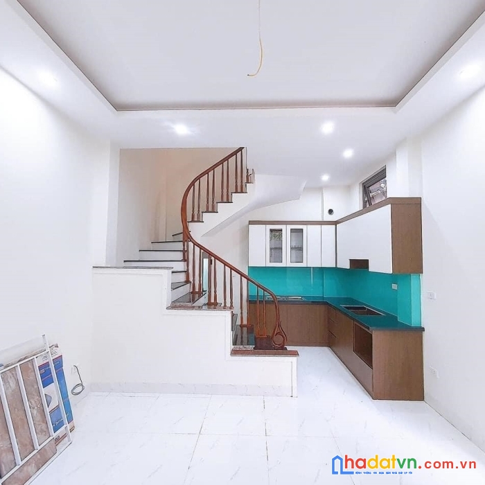 Chủ  cần bán gấp nhà kim giang  ô tô vao tận cửa ngõ rông nhà lô góc  31m2. 5 tầng  3.tỷ