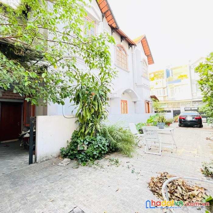 Biệt thự sân vườn ven sông gần chợ hiệp bình 210m2 giá 18 tỷ