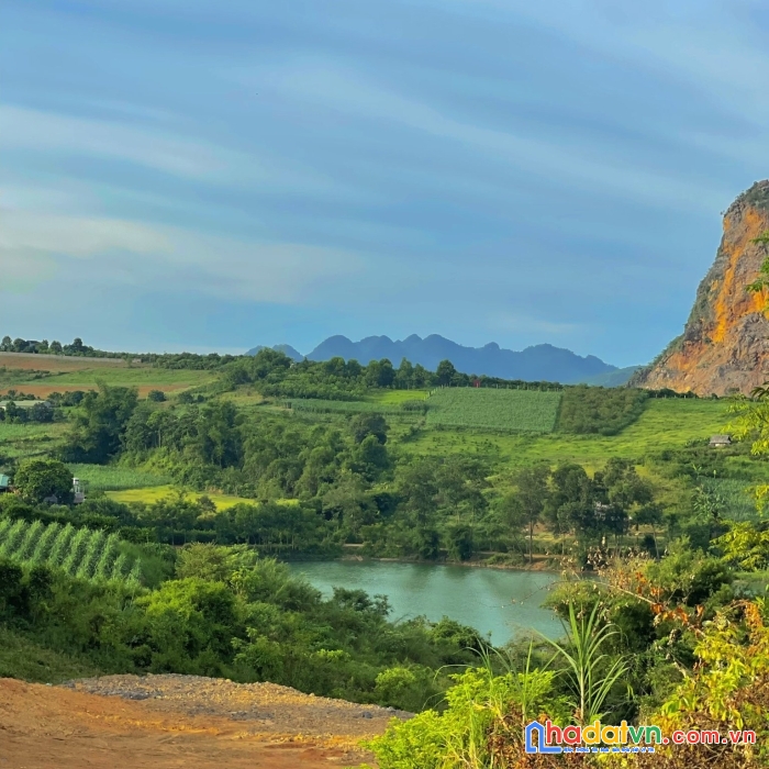 Chính chủ cần tiền nên bán gấp siêu phẩm hồ mười diện tích 4900m2 có 400m thổ cư view đẹp giá rẻ ở cao phong hoà bình 