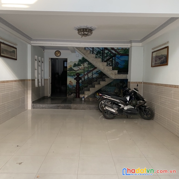 Chính chủ cần bán gấp nhà 1 trệt + lửng, 2 lầu, ngay cổng sau khu đô thị vạn phúc