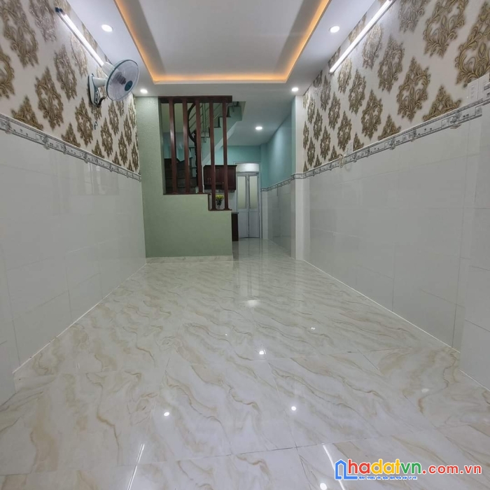 Bán nhà đẹp rẻ quận 4 cách quận 1  có 100m đúc 3 tầng dưới 3,8 tỷ