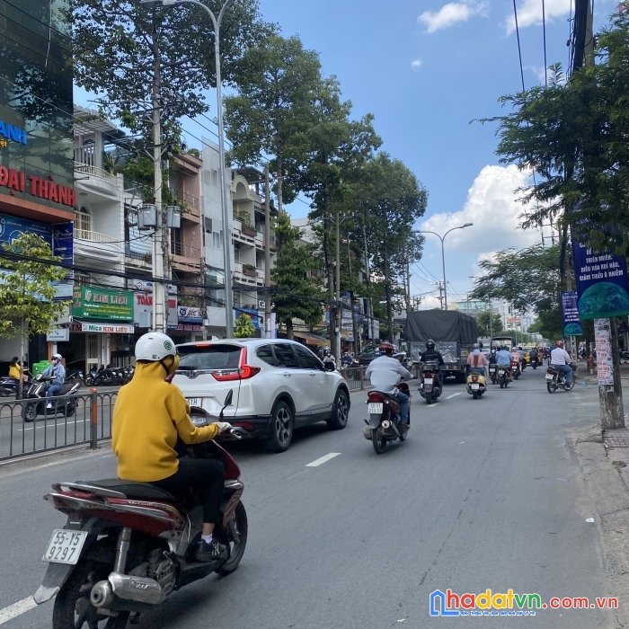 Cho thuê nhà mt lý thường kiệt 8x25m 5 tầng giá 150tr/ tháng