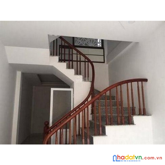 Bán nhà nguyễn văn cừ 61mx4 tầng, ô tô vào nhà, giá 6,35 tỷ