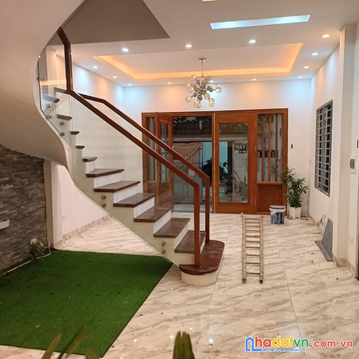 Nhà mới xây,ở luôn. phố minh khai-hai bà. gần times, 70m ra oto . giá cực hợp lý. chính chủ