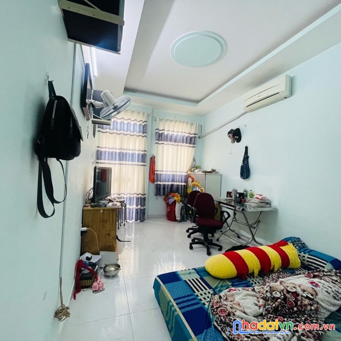Bán gấp nhà đẹp 5 tầng,cách 20m ra mt hương lộ 2, bình tân,chỉ 2,7 tỷ.