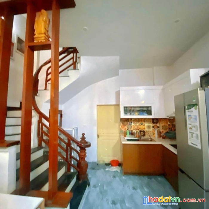 Bán nhà lạc long quân, dân xây, ô tô đỗ cổng, 45m2, 6t giá nhỉnh 6 tỷ.