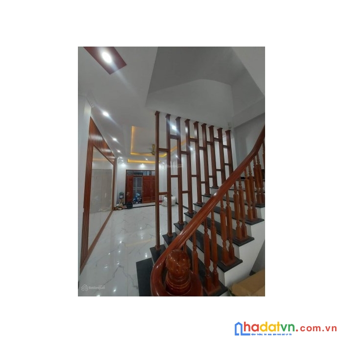 Nhà đẹp, mới phố láng 65m2 x 4 tầng. mặt tiền 4.3m. gần phố, ngõ rộng, ở sướng. giá: 6.7 tỷ.