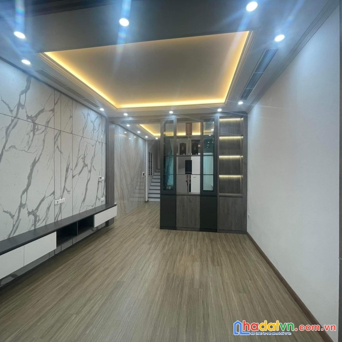 Nhà đẹp phố thái hà 55m 5t. phân lô, oto, 50m ra phố, kinh doanh. giá: 8.2 tỷ.