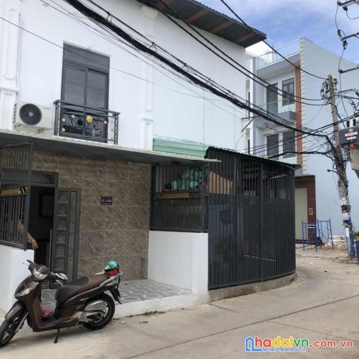 Cần bán nhà nhỏ xinh thoáng mát vị trí đẹp tại bình tân