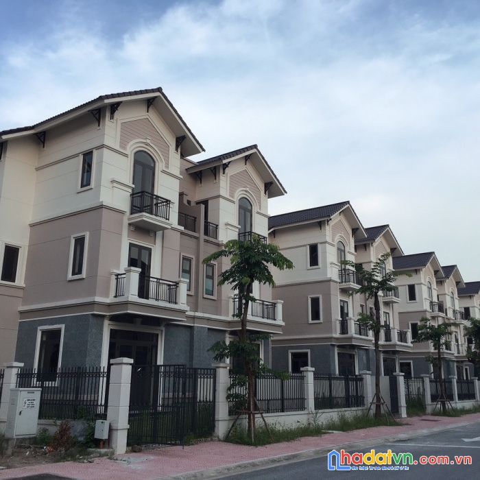 Chủ nhà cần tiền bán gấp căn biệt thự song lập 135m giữa trung tâm thành phố