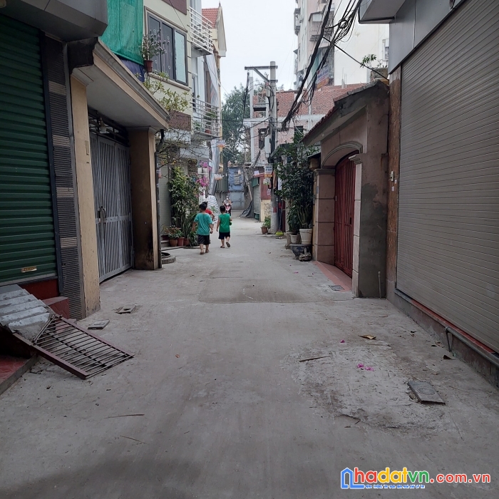 Nhà đẹp bằng liệt, ôtô, ngõ rộng, 39m,4t giá 2.6 tỷ, lô góc, 3  mặt thoáng.