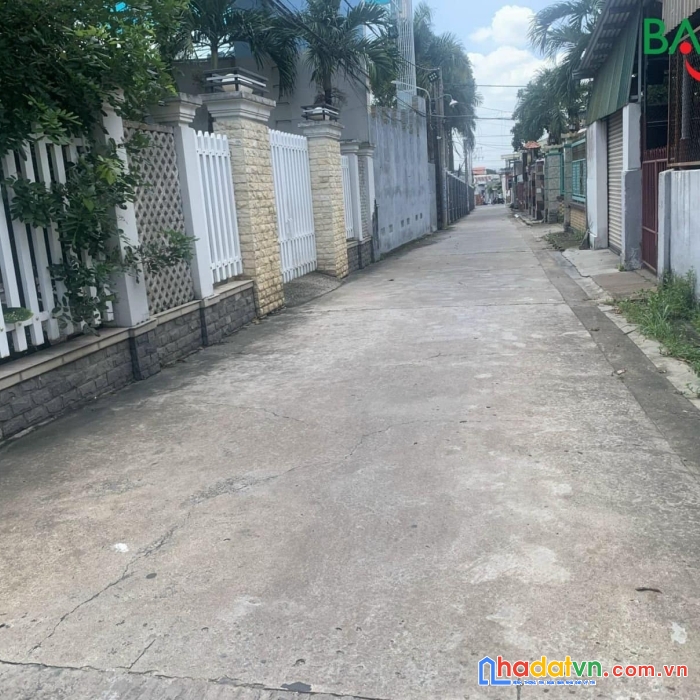 Bán lô đất đẹp 135m2  full thổ cư p. hố nai đường thông oto giá chỉ 3ty5 thương lượng.