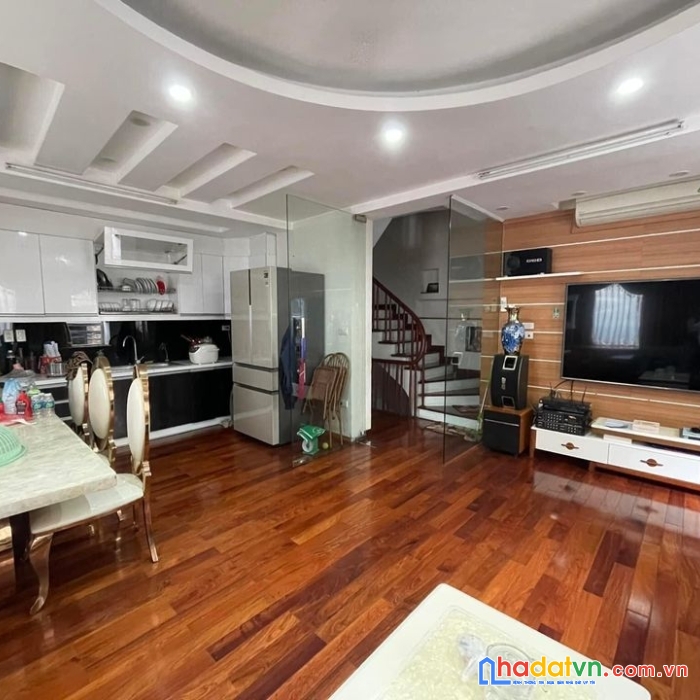 Mặt phố ái mộ hồng tiến, 158 m2; nhà 6 tầng mới, giá 26 tỷ, lô góc 2 thoáng, vỉa hè khủng, giá ngon