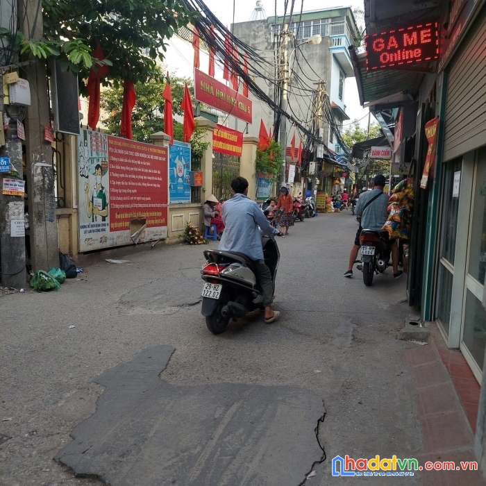Chủ cần bán gấp nhà khương hạ 50m2, 4 tầng 4.6 tỷ ngõ rộng ô tô đố cửa.