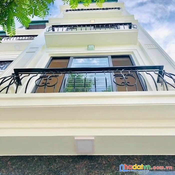 Siêu phẩm trung kính 50m 5t 9pn cho thuê 50tr giae 6.35 tỉ. 0352817810
