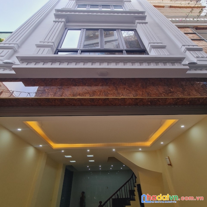 Chính chủ mở bán 5 căn nhà cực đẹp xây mới phố đội cấn 40m x 5 tầng xây mới giá 5,x tỷ 1 căn !