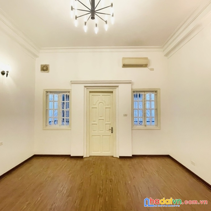 Phùng chí kiên, dt 60m² x 4 tầng, mặt tiền 6.8m, gara ô tô, 15.3 tỷ
