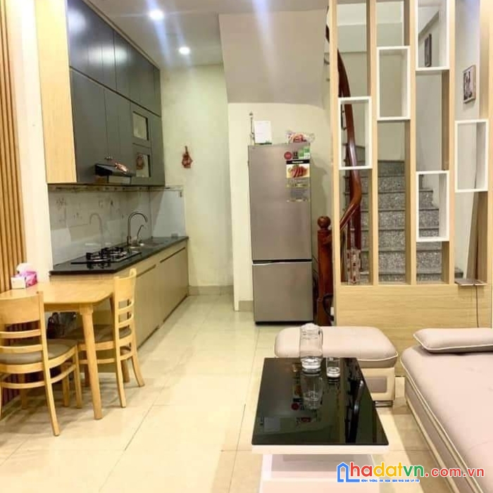 Bán nhà phố đội cấn, ngõ thông, 10m ô tô đỗ, 36m2, 5t, giá chào 3.95 tỷ.