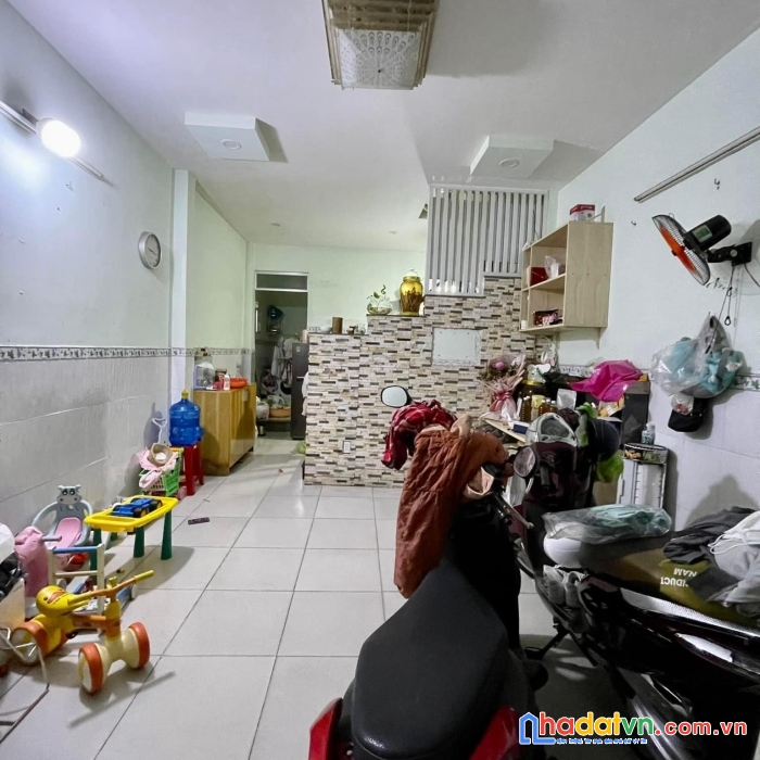 Nhà bán sát bên garden homes thủ đức, khu dân trí cao, 4x11,3.9 tỷ