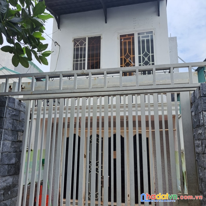 Nhà gần ngã 4 bình phước hẻm ba gác 60m2 quốc lộ 13 giá 4 tỷ